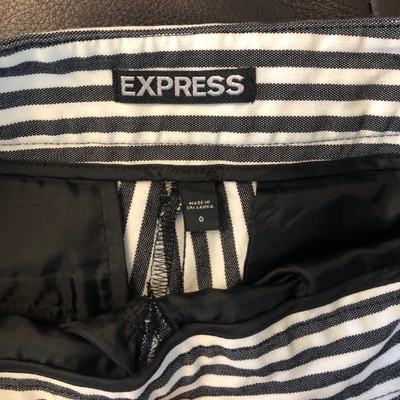 Express Shorts - Picture 2 of 3